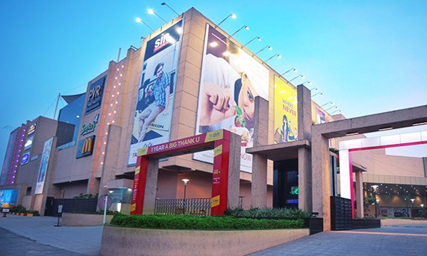 lulu mall in containment zone 